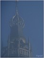 Kerktoren Hamont in de mist
